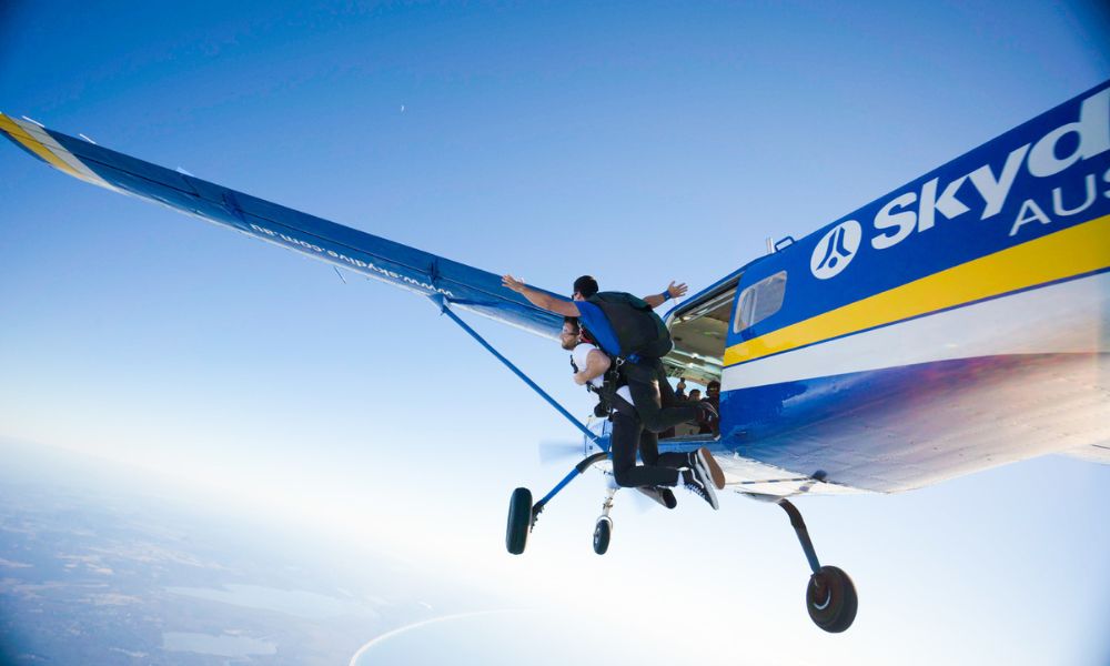 Noosa up to 15,000ft Tandem Skydive  - Weekend Transfer
