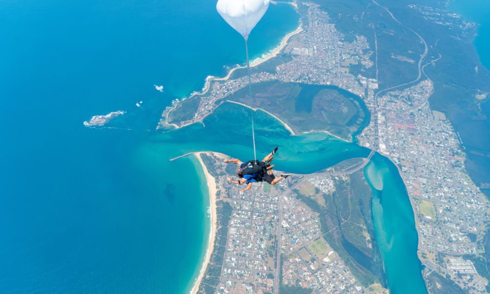Newcastle Up To 8000ft Tandem Skydive with Transfers - Weekend