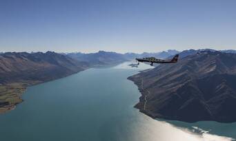 Milford Sound Scenic Flight from Queenstown Thumbnail 4