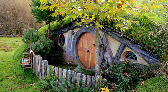 The Middle Earth Trilogy Bookings 501 Buckland Rd Hinuera MWT 3472
