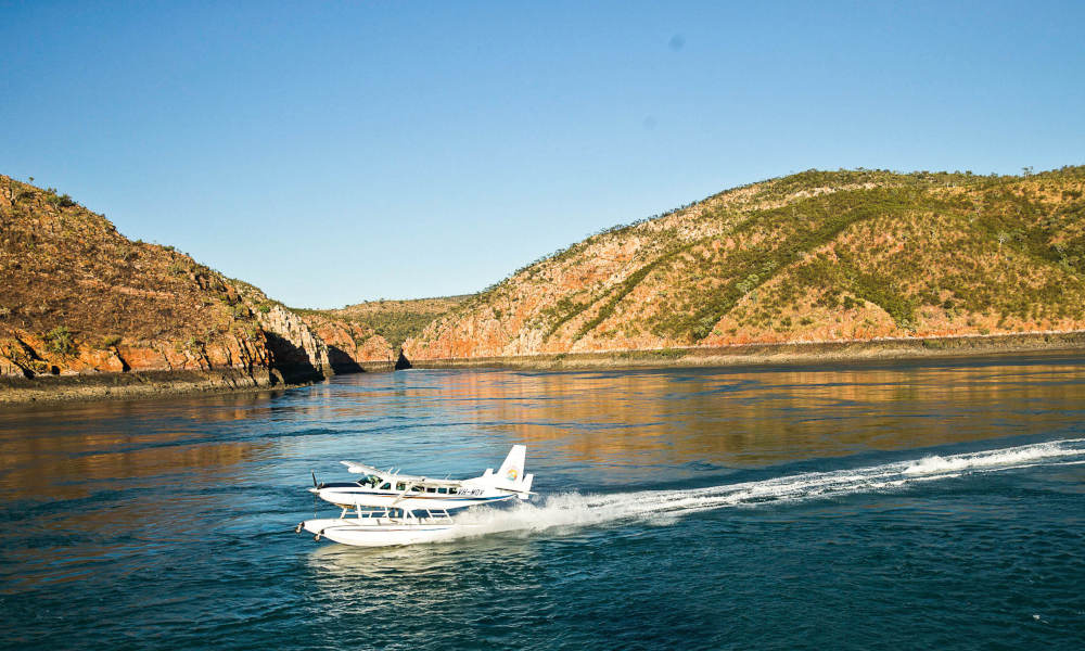 Horizontal Falls Morning Seaplane Flight and Boat Tour with Breakfast from Broome