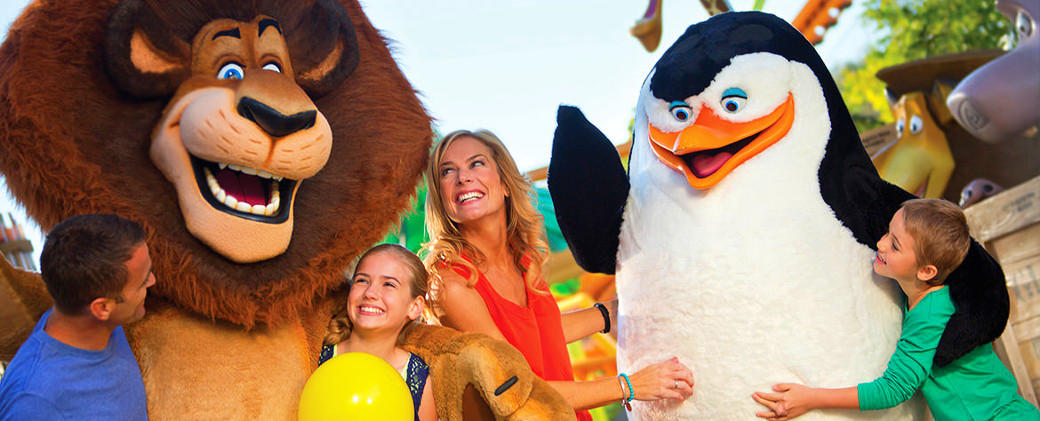 Gold Coast Theme Park and Airport Shared Transfer Package