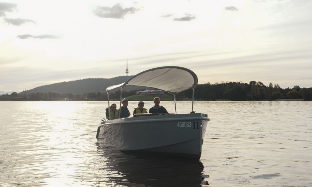 Electric Picnic Boat Hire For 1 Hour - Canberra