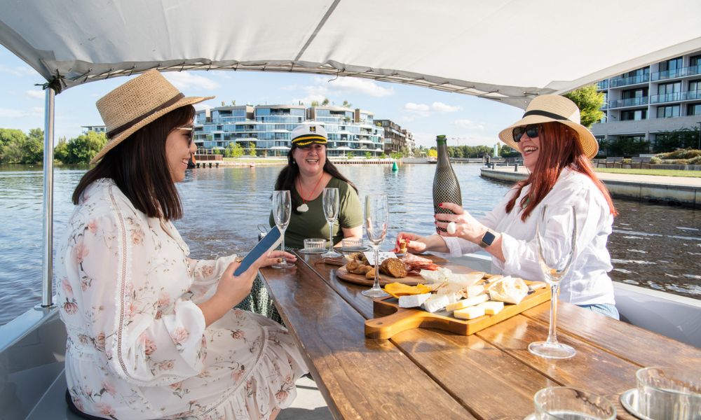 Electric Picnic Boat Hire For 1 Hour - Canberra