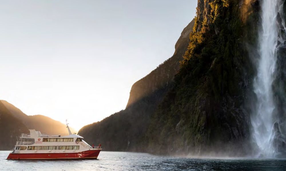Milford Sound Helicopter and Cruise from Queenstown
