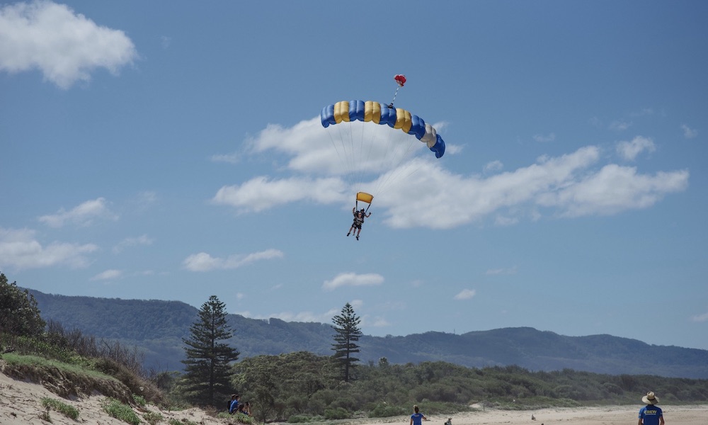 Weekend Tandem Skydive up to 15,000ft with Transfers