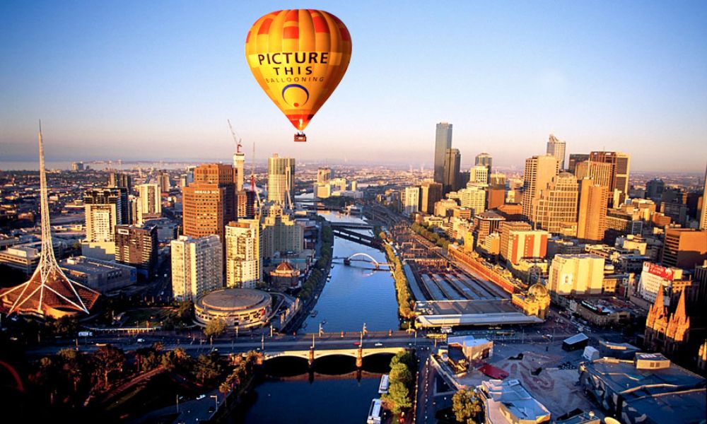 Hot Air Balloon Over Melbourne with Breakfast - 4 Hours