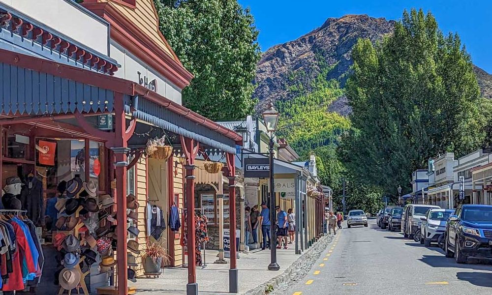 Arrowtown & Wanaka Historic Tour - 6 Hours