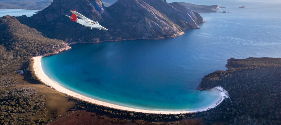 Wineglass Bay and Wildlife Tour with Scenic Flights from Hobart