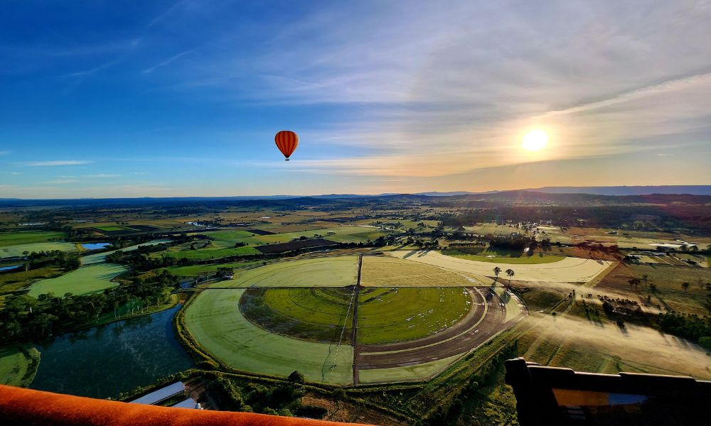 Brisbane Private Balloon Flight with Breakfast, Transfers, Photos & Wine Tasting