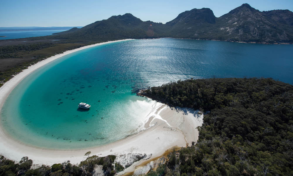 Wineglass Bay Cruise with Lunch and Drinks in the Sky Lounge