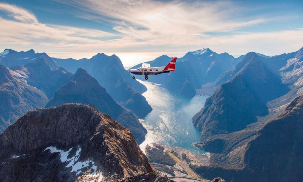 Milford Sound Scenic Flight and Cruise Package from Queenstown